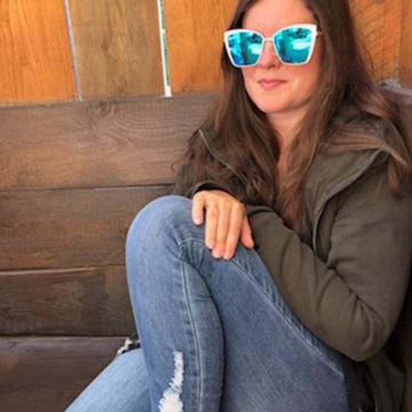 Meet your Posher, Alexandra - Picture 1 of 1